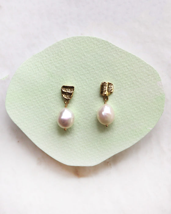 Element Earrings with White Pearl
