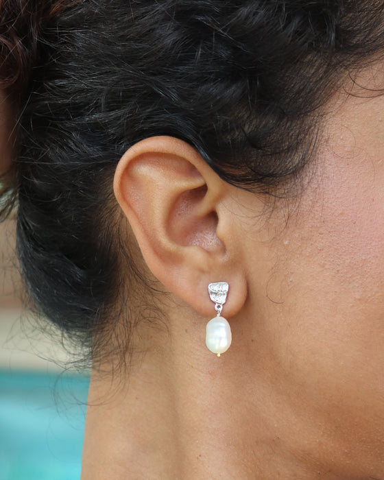 Element Earrings with White Pearl