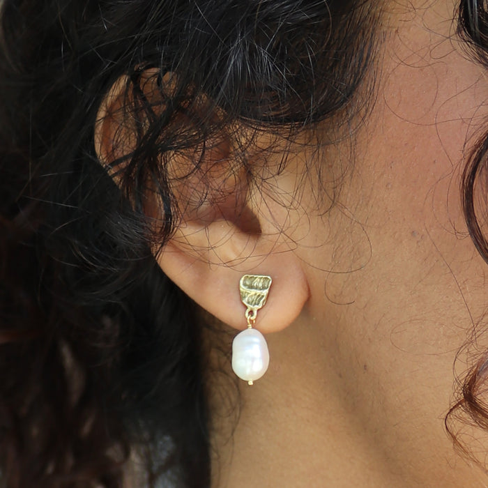 Element Earrings with White Pearl